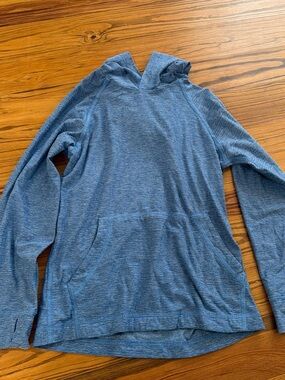 Hanna Andersson athletic top with hood